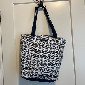 Sturdy tote bag